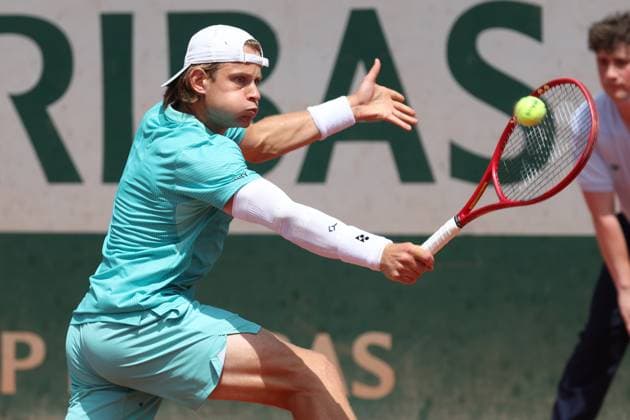 Belgian Zizou Bergs pictured in action during a first round match in the men s singles between Czech Machak and Belgian at the Roland Garros French Open tennis tournament, in Paris, France, Sunday 24 May 2026. This year s tournament takes place from 18 May to 07 June. VIRGINIExLEFOUR  x174911589x