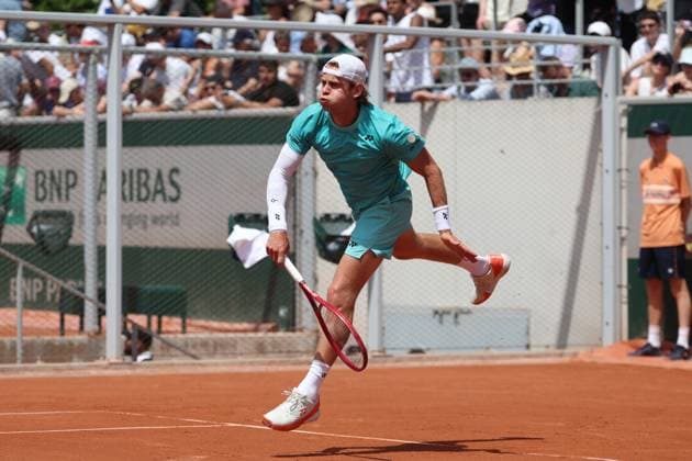 Belgian Zizou Bergs pictured in action during a first round match in the men s singles between Czech Machak and Belgian at the Roland Garros French Open tennis tournament, in Paris, France, Sunday 24 May 2026. This year s tournament takes place from 18 May to 07 June. VIRGINIExLEFOUR  x174911804x