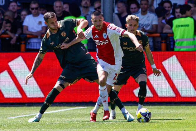 2026-05-24 AFC Ajax v FC Utrecht - Dutch Eredivisie Play-Offs VOLENDAM, NETHERLANDS - MAY 24: Steven Berghuis of AFC Ajax battles for possession with Nick Viergever of FC Utrecht during the Dutch Eredivisie Play-Offs match between AFC Ajax and FC Utrecht at Kras Stadion on May 24, 2026 in Volendam, Netherlands. Volendam Kras Stadion Netherlands Content not available for redistribution in The Netherlands directly or indirectly through any third parties. Copyright: xBenxGalx