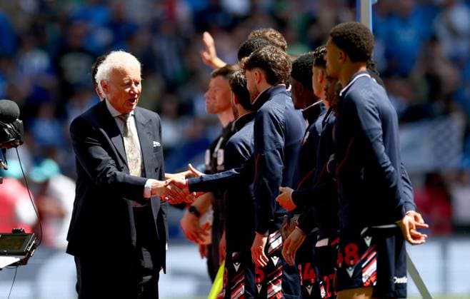 EFL Chairman Rick Parry meets the players prior to kick-off Bolton Wanderers v Stockport County, EFL Sky Bet League One, Play-Off Final, Football, Wembley Stadium, London, UK - 24 May 2026London Wembley Stadium United Kingdom EDITORIAL USE ONLY No use with unauthorised audio, video, data, fixture lists, club league logos or live services. Online in-match use limited to 120 images, no video emulation. No use in betting, games or single club league player publications.  Copyright: xSimonxDael Shutterstockx 16889811dg