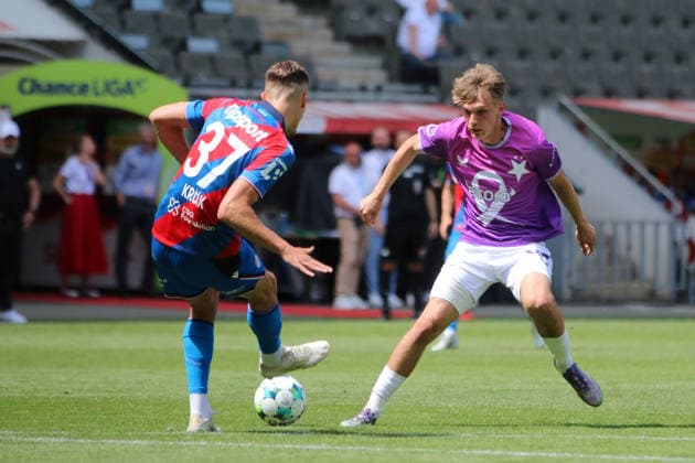 24 05 2026 Soccer Men 2025 2026 Chance League Championship Round 5 Matchday SK Slavia Prague FC Viktoria Pilsen Fortuna Arena Prague David Krcik Pilsen, 37, red-blue clears a ball in front of Jakub Kolisek Prague, 46, purple Prague Prague Germany