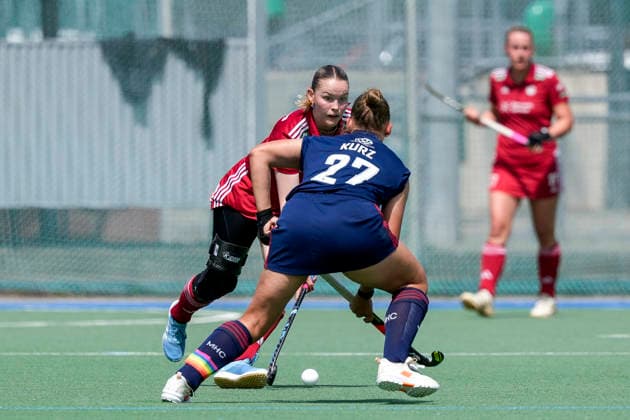 from left Pia Maertens KTHC, 35 , Stine Kurz MHC, 27, captain , duel, duel, tackle, tackling, dynamics, action, action, 24 05 2026, Mannheim Germany , Hockey, German Championship, Quarterfinal 3, Women, Mannheimer HC Rot Weiss Köln xozx