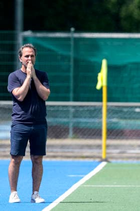 Tibor Weißenborn Weissenborn, coach, head coach, KTHC , cropped image, full body, single image, single photo, action, action, looking disappointed, disappointment, frustration, disappointed, pessimistic, 24 05 2026, Mannheim Germany , Hockey, German Championship, Quarterfinals 3, Women, Mannheimer HC Rot Weiss Köln xozx