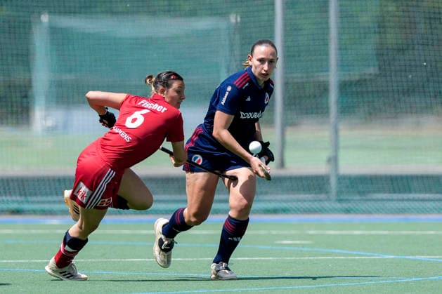 v li Jule Fischer KTHC, 6 , Charlotte Gerstenhöfer MHC, 28 , duel, duel, tackle, tackling, dynamics, action, action, 24 05 2026, Mannheim Germany , Hockey, German Championship, Quarterfinal 3, Women, Mannheimer HC Rot Weiss Köln xozx