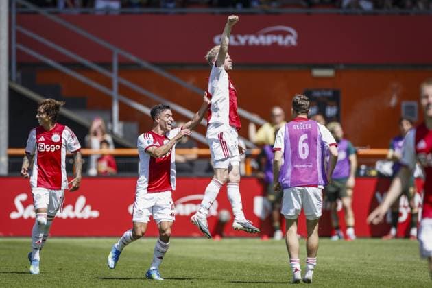 VOLENDAM - (lr) Maher Carrizo of AFC Ajax, Lucas Rosa of AFC Ajax, Davy Klaassen of AFC Ajax and Youri Regeer of AFC Ajax celebrate Davy Klaassen of AFC Ajax s 1-0 goal during the Conference League play-off final match between AFC Ajax and FC Utrecht at the Kras Stadium on 24 May 2026 in Volendam, the Netherlands. MAURICE VAN STEEN ANP Play-offs Conference League - FINAL 2025-2026 xVIxANPxSportx xxANPxIVx 559233356 originalFilename: 559233356.jpg