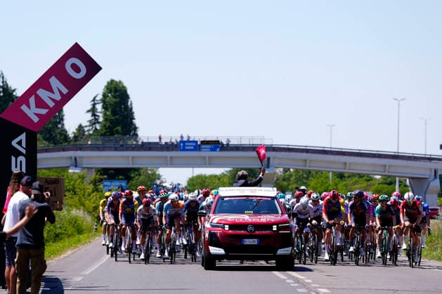 KM O with Urbano Cairo during Stage 15 of the Giro d™Italia, from Voghera to Milano, Italy, Sunday, May 24, 2026.  Copyright: xx