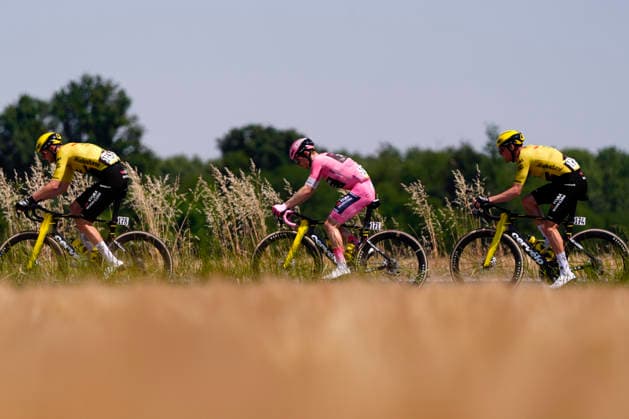 The pink jersey Denmark™s Jonas Vingegaard Hansen of Team Visma Lease A Bike during Stage 15 of the Giro d™Italia, from Voghera to Milano, Italy, Sunday, May 24, 2026.  Copyright: xx
