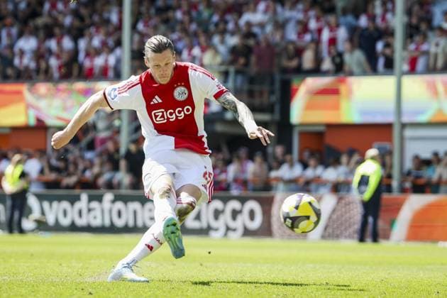 VOLENDAM - Wout Weghorst or AFC Ajax takes a penalty during the Conference League play-off final match between AFC Ajax and FC Utrecht at the Kras Stadium on May 24, 2026, in Volendam, the Netherlands. SONNY LENSEN ANP Play-offs Conference League - FINAL 2025-2026 xVIxANPxSportx xxANPxIVx 559235124 originalFilename: 559235124.jpg