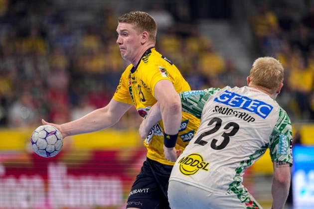 v li Haukur Thrastarson RNL, 25 , Magnus Saugstrup SCM, 23 , duel, duel, tackle, tackling, dynamics, action, action, 24 05 2026, Mannheim Germany , Handball, Bundesliga, Rhein Neckar Löwen SC Magdeburg xozx