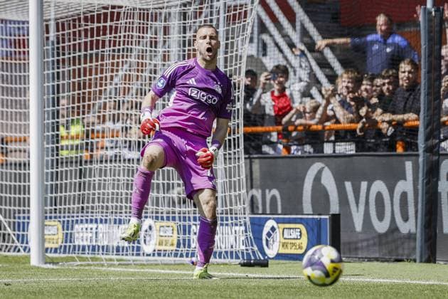 VOLENDAM - AFC Ajax goalkeeper Maarten Paes celebrates the victory in the Conference League play-off final match between AFC Ajax and FC Utrecht after a penalty shootout at the Kras Stadium on May 24, 2026, in Volendam, the Netherlands. MAURICE VAN STEEN ANP Play-offs Conference League - FINAL 2025-2026 xVIxANPxSportx xxANPxIVx 559235565 originalFilename: 559235565.jpg