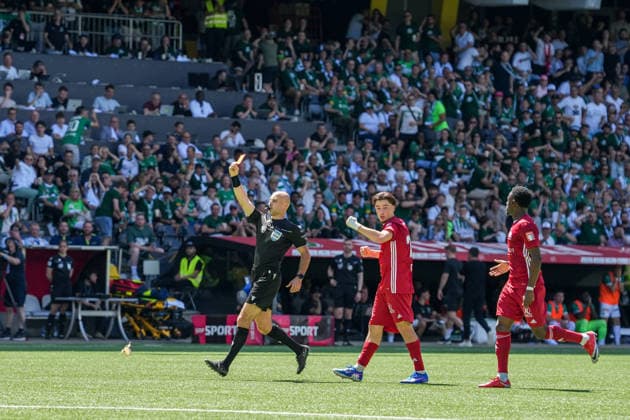 Football, Swiss Cup, Final FC St Gallen 1879 vs FC Stade Lausanne Ouchy, Sunday, 24 05 2026 Stadion Wankdorf, Bern Referee Luca Cibelli red carded Lukas Watkowiak 25, FC St Gallen after a foul Copyright: xValentinxDomgjonix