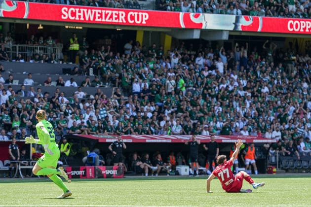 Football, Swiss Cup, Final FC St Gallen 1879 vs FC Stade Lausanne Ouchy, Sunday, 24 05 2026 Stadion Wankdorf, Bern Foul by Lukas Watkowiak 25, FC St Gallen on Vasco Tritten 77, Stade Lausanne Ouchy Copyright: xValentinxDomgjonix