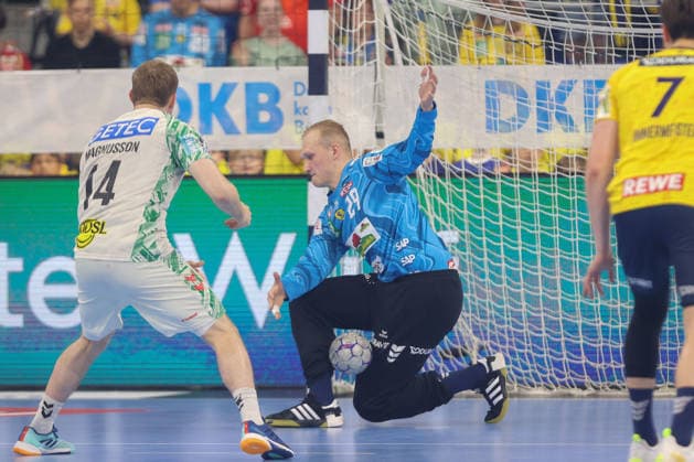 24 05 2026, xtgx, Handball, Daikin HBL, Rhein Neckar Löwen SC Magdeburg v l Omar Ingi Magnusson Magdeburg, 14 David Spaeth Rhein Neckar Loewen, 29 Parade, haelt den Ball, faengt den Ball, pariert Mannheim