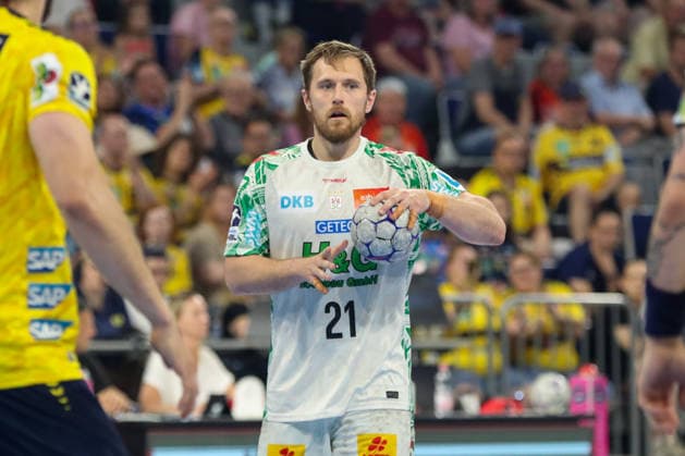 24 05 2026, xgox, Handball Daikin HBL Rhein Neckar Löwen SC Magdeburg emspor, v l Albin Lagergren Magdeburg, 21 am Ball, plays the ball Mannheim