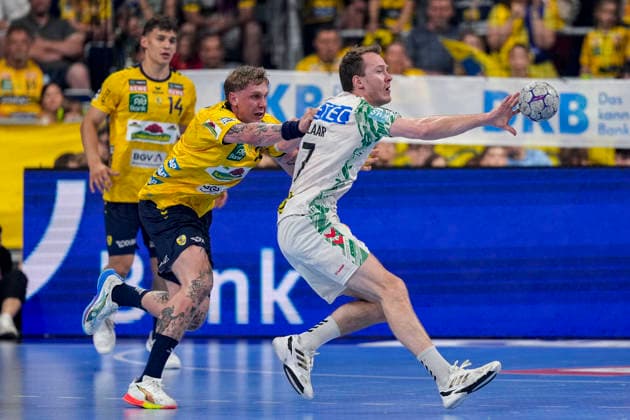 from left Edwin Aspenbäck RNL, 78 , Felix Claar SCM, 7 , duel, duel, tackle, tackling, dynamics, action, action, 24 05 2026, Mannheim Germany , Handball, Bundesliga, Rhein Neckar Löwen SC Magdeburg xozx