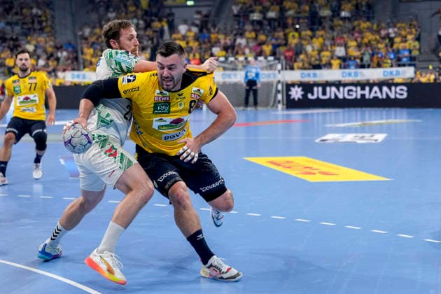 from left Albin Lagergren SCM, 21 , Jannik Kohlbacher RNL, 80 , duel, duel, tackle, tackling, dynamics, action, action, 24 05 2026, Mannheim Germany , Handball, Bundesliga, Rhein Neckar Löwen SC Magdeburg xozx