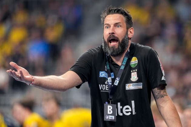 Bennet Wiegert coach, head coach, SCM , gives instructions, gestures, gesturing with arms, single picture, single photo, action, action, 24 05 2026, Mannheim Germany , Handball, Bundesliga, Rhein Neckar Löwen SC Magdeburg xozx