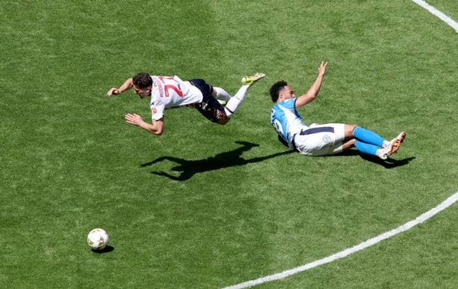 Ruben Rodrigues of Bolton Wanderers is fouled by Kyle Wootton of Stockport County Bolton Wanderers v Stockport County, EFL Sky Bet League One, Play-Off Final, Football, Wembley Stadium, London, UK - 24 May 2026London Wembley Stadium United Kingdom EDITORIAL USE ONLY No use with unauthorised audio, video, data, fixture lists, club league logos or live services. Online in-match use limited to 120 images, no video emulation. No use in betting, games or single club league player publications.  Copyright: xIanxTuttle Shutterstockx 16889808da