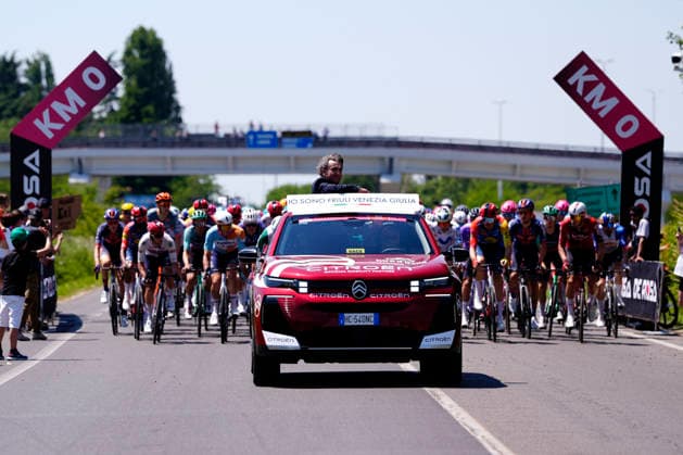 KM O with Urbano Cairo during Stage 15 of the Giro d™Italia, from Voghera to Milano, Italy, Sunday, May 24, 2026.  Copyright: xFabioxFerrarix xLaPressex