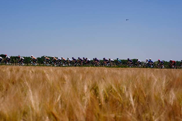 The pack rides during Stage 15 of the Giro d™Italia, from Voghera to Milano, Italy, Sunday, May 24, 2026.  Copyright: xx
