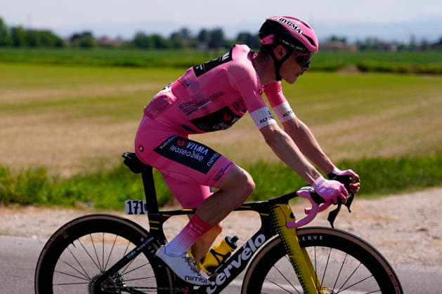 The pink jersey Denmark™s Jonas Vingegaard Hansen of Team Visma Lease A Bike during Stage 15 of the Giro d™Italia, from Voghera to Milano, Italy, Sunday, May 24, 2026.  Copyright: xx