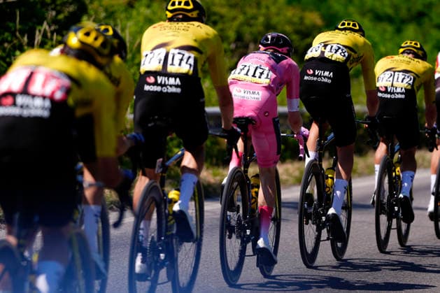 The pink jersey Denmark™s Jonas Vingegaard Hansen of Team Visma Lease A Bike during Stage 15 of the Giro d™Italia, from Voghera to Milano, Italy, Sunday, May 24, 2026.  Copyright: xFabioxFerrarix xLaPressex