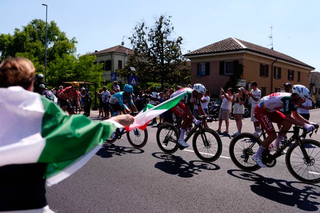 The pack rides during Stage 15 of the Giro d™Italia, from Voghera to Milano, Italy, Sunday, May 24, 2026.  Copyright: xFabioxFerrarix xLaPressex