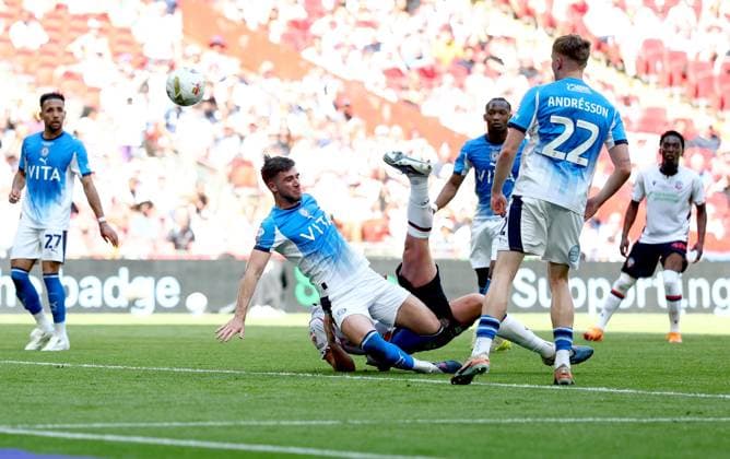 Sam Dalby of Bolton Wanderers scores their side s third goal of the game Bolton Wanderers v Stockport County, EFL Sky Bet League One, Play-Off Final, Football, Wembley Stadium, London, UK - 24 May 2026London Wembley Stadium United Kingdom EDITORIAL USE ONLY No use with unauthorised audio, video, data, fixture lists, club league logos or live services. Online in-match use limited to 120 images, no video emulation. No use in betting, games or single club league player publications.  Copyright: xSimonxDael Shutterstockx 16889811fb