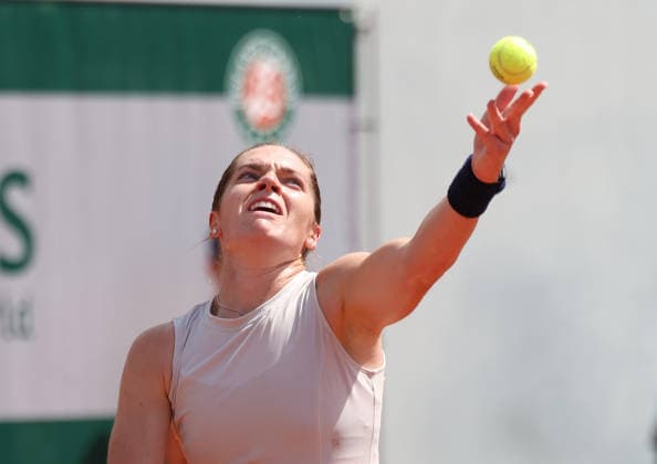 May 24, 2026, Paris, Ile De France, Francja: CATY MCNALLY of USA during the match against A.Tomljanovic of Australia in the first round of tennis tournament Roland Garros, Paris, France. McNally won 3:6, 7:6 (7-5), 6:3 Tennis, Roland Garros 2026 - Caty McNally 3:6, 7:6 (7-5), 6:3 - ZUMAc278 20260524_zsp_c278_032 Copyright: xMarcinxCholewinskix