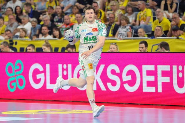 24 05 2026, xgox, Handball Daikin HBL Rhein Neckar Löwen SC Magdeburg emspor, v l Elvar Oern Jonsson Magdeburg, 19 on the ball, plays the ball Mannheim