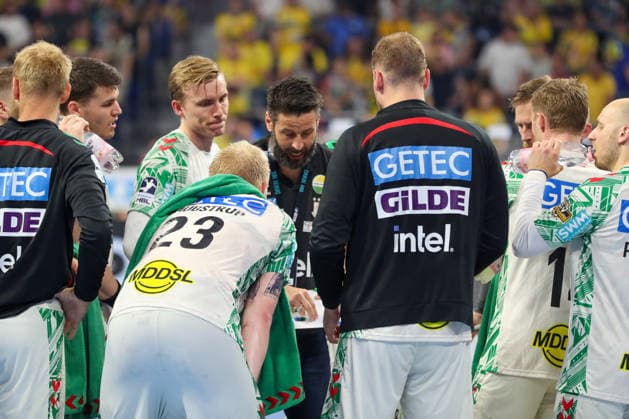 24 05 2026, xgox, Handball Daikin HBL Rhein Neckar Löwen SC Magdeburg emspor, v l Bennet Wiegert Magdeburg, coach during time-out Mannheim