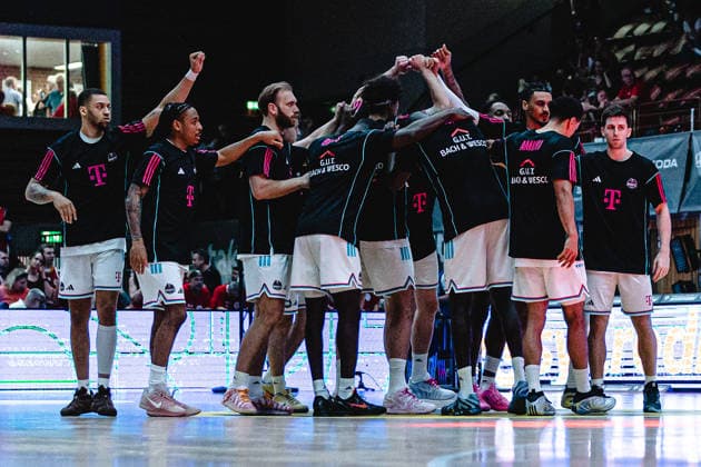easyCredit Basketball Bundesliga, 4 Playoff Quarterfinals Fitness First Baskets Würzburg vs Telekom Baskets Bonn, 24 05 2026 Huddle before the game easyCredit Basketball Bundesliga, 4 Playoff Quarterfinals Fitness First Baskets Würzburg vs Telekom Baskets Bonn, 24 05 2026, Tectake Arena Würzburg Copyright: xBEAUTIFULxSPORTS Derixx