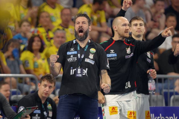 24 05 2026, xtgx, Handball, Daikin HBL, Rhein Neckar Löwen SC Magdeburg v l Bennet Wiegert Magdeburg, Trainer Jubel, Torjubel, jubelt ueber das Tor, celebrate the goal, celebration Mannheim
