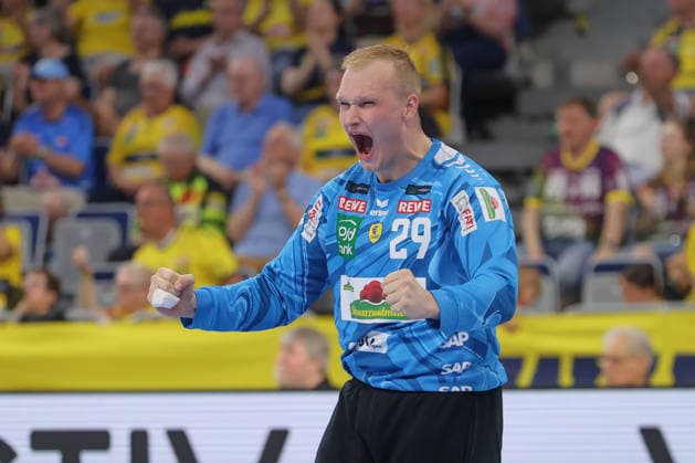 24 05 2026, xtgx, Handball, Daikin HBL, Rhein Neckar Löwen SC Magdeburg v l David Spaeth Rhein Neckar Loewen, 29 cheers over held ball, defended, held, Torhueter Mannheim