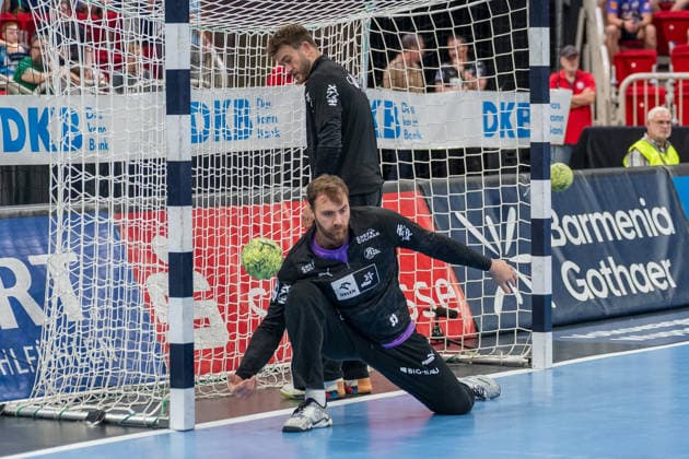 Andreas Wolff THW Kiel, 33 warming up Behind Gonzalo Perez de Vargas THW Kiel, 01 Bergischer HC vs THW KIel, Handball, DAIKIN HBL, Matchday 32, Season 2025 2026, 24 05 2026 Bergischer HC vs THW Kiel, Handball, DAIKIN HBL, Matchday 32, Season 2025 2026, 24 05 2026 Duesseldorf Copyright: xEibner-Pressefoto ThomasxHaeslerx EP_THR