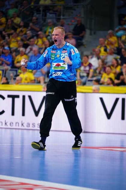 Goalkeeper David Späth 29 of the Rhein Neckar Löwen raises both fists and screams his jubilation In the background you can see the packed SAP Arena with numerous yellow-clad fans David Späth 29 Rhein Neckar Löwen cheers at the parade in the SAP Arena Copyright: xspeedshotx