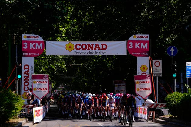 The pack rides in Milan during Stage 15 of the Giro d™Italia, from Voghera to Milano, Italy, Sunday, May 24, 2026.  Copyright: xFabioxFerrarix xLaPressex