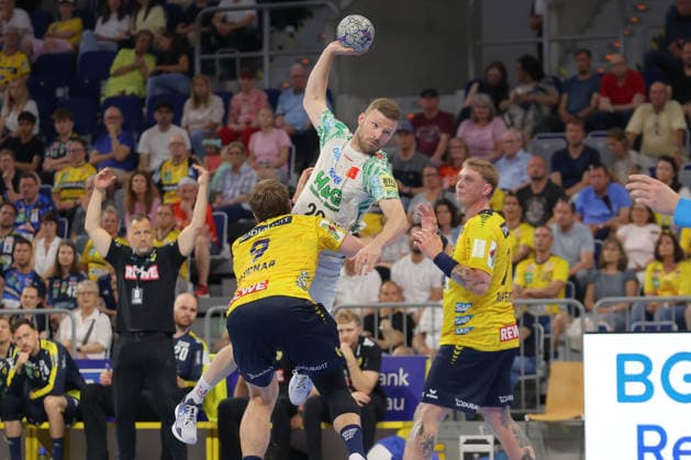 24 05 2026, xtgx, Handball, Daikin HBL, Rhein Neckar Löwen SC Magdeburg v l Philipp Weber Magdeburg, 20 throws goal, Torschuetze, scores goal, Treffer, scores the goal Mannheim