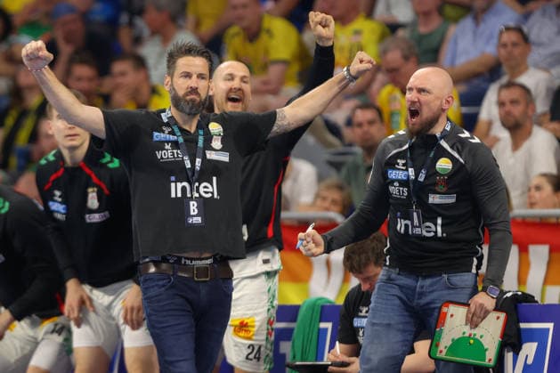 24 05 2026, xtgx, Handball, Daikin HBL, Rhein Neckar Löwen SC Magdeburg v l Bennet Wiegert Magdeburg, Trainer , Christian O Sullivan Magdeburg, 24 , Yves Grafenhorst Magdeburg, Co Trainer Jubel, Torjubel, jubelt ueber das Tor, celebrate the goal, celebration Mannheim