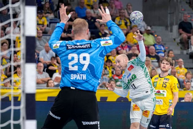 from left David Späth goalkeeper, RNL, 29 , Daniel Pettersson SCM, 11 , David More RNL, 15 , during jump shot, throw, goal shot, action, action scene, 24 05 2026, Mannheim Germany , Handball, Bundesliga, Rhein Neckar Löwen SC Magdeburg xozx