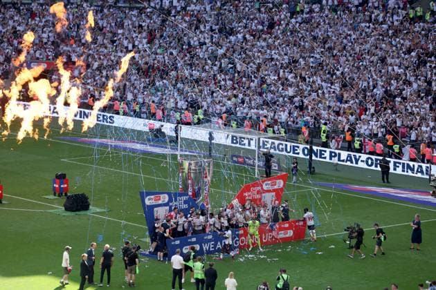Bolton Wanderers celebrate with the trophy after winning the EFL Championship Play-off Final and promotion to the Premier League Bolton Wanderers v Stockport County, EFL Sky Bet League One, Play-Off Final, Football, Wembley Stadium, London, UK - 24 May 2026London Wembley Stadium United Kingdom EDITORIAL USE ONLY No use with unauthorised audio, video, data, fixture lists, club league logos or live services. Online in-match use limited to 120 images, no video emulation. No use in betting, games or single club league player publications.  Copyright: xIanxTuttle Shutterstockx 16889808dw