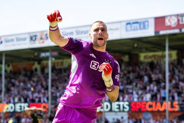 VOLENDAM - AFC Ajax goalkeeper Maarten Paes celebrates the victory in the Conference League play-off final match between AFC Ajax and FC Utrecht at the Kras Stadium on May 24, 2026, in Volendam, the Netherlands, after saving a penalty. SONNY LENSEN ANP Play-offs Conference League - FINAL 2025-2026 xVIxANPxSportx xxANPxIVx 559240129 originalFilename: 559240129.jpg