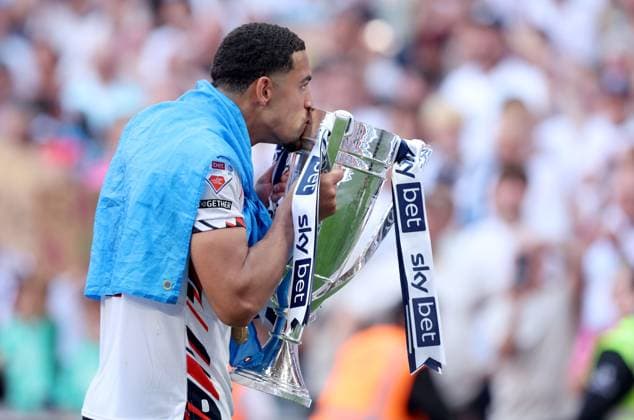 Chris Forino-Joseph of Bolton Wanderers celebrates with the trophy after winning the EFL Championship Play-off Final and promotion to the Premier League Bolton Wanderers v Stockport County, EFL Sky Bet League One, Play-Off Final, Football, Wembley Stadium, London, UK - 24 May 2026London Wembley Stadium United Kingdom EDITORIAL USE ONLY No use with unauthorised audio, video, data, fixture lists, club league logos or live services. Online in-match use limited to 120 images, no video emulation. No use in betting, games or single club league player publications.  Copyright: xKieranxMcManus Shutterstockx 16889802ef