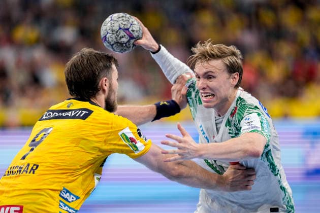 from left Steven Plucnar Jacobsen RNL, 9 , Gisli Thorgeir Kristjansson SCM, 10 , duel, duel scene, duel, tackle, tackling, dynamics, action, action, 24 05 2026, Mannheim Germany , Handball, Bundesliga, Rhein Neckar Löwen SC Magdeburg xozx