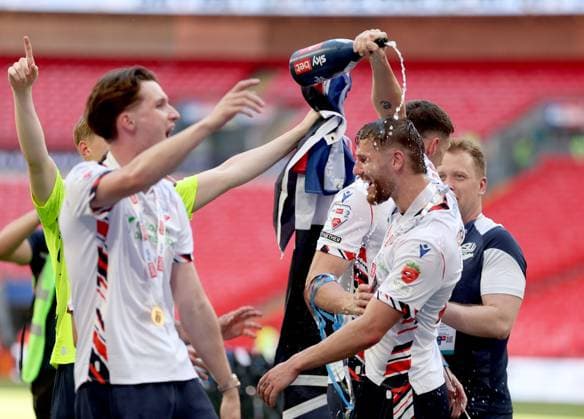 Sport Bilder des Tages John McAtee of Bolton Wanderers celebrates after winning the EFL Championship Play-off Final and promotion to the Premier League Bolton Wanderers v Stockport County, EFL Sky Bet League One, Play-Off Final, Football, Wembley Stadium, London, UK - 24 May 2026London Wembley Stadium United Kingdom EDITORIAL USE ONLY No use with unauthorised audio, video, data, fixture lists, club league logos or live services. Online in-match use limited to 120 images, no video emulation. No use in betting, games or single club league player publications.  Copyright: xKieranxMcManus Shutterstockx 16889802eh