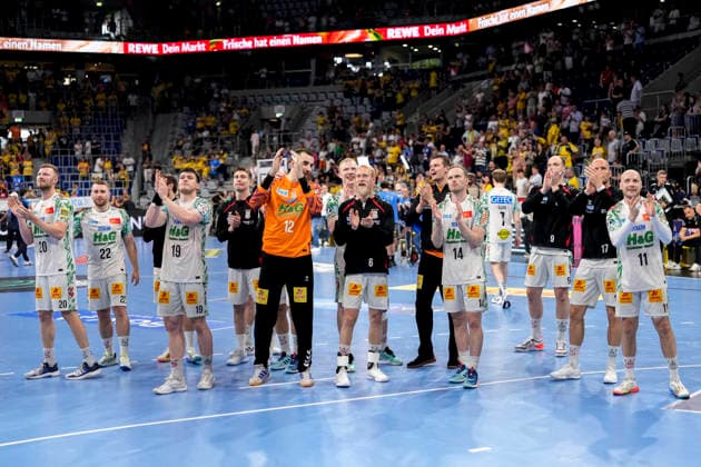 Players from SC Magdeburg, cheering after the final whistle, joy about the victory, winner, winners, cheers, cheering, cheerful, positive, happy, rejoicing, optimistic, highlight, action, 24 05 2026, Mannheim Germany , Handball, Bundesliga, Rhein Neckar Löwen SC Magdeburg xozx