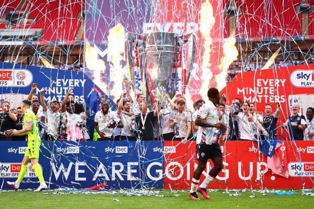 Bolton Wanderers manager Steven Schumacher of Bolton Wanderers with Eoin Toal , Josh Sheehan and the rest of the team celebrate with the League One Play off final trophy Bolton Wanderers v Stockport County, EFL Sky Bet League One, Play-Off Final, Football, Wembley Stadium, London, UK - 24 May 2026London Wembley Stadium United Kingdom EDITORIAL USE ONLY No use with unauthorised audio, video, data, fixture lists, club league logos or live services. Online in-match use limited to 120 images, no video emulation. No use in betting, games or single club league player publications.  Copyright: xJamesxMarsh Shutterstockx 16889809da