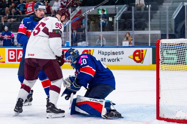 ZURICH, SWITZERLAND - MAY 24: Mat Robson (Great Britain, 20) securing the puck from Oskars Batna (Latvia, 95) during the Preliminary Round - Group A Match 43 between Great Britain and Latvia at the IIHF Ice hockey, Eishockey World Championship, WM, Weltmeisterschaft 2026, Swiss Life Arena on May 24, 2026 in Zurich, Switzerland. Zurich Switzerland Copyright: xTimoxSteinx