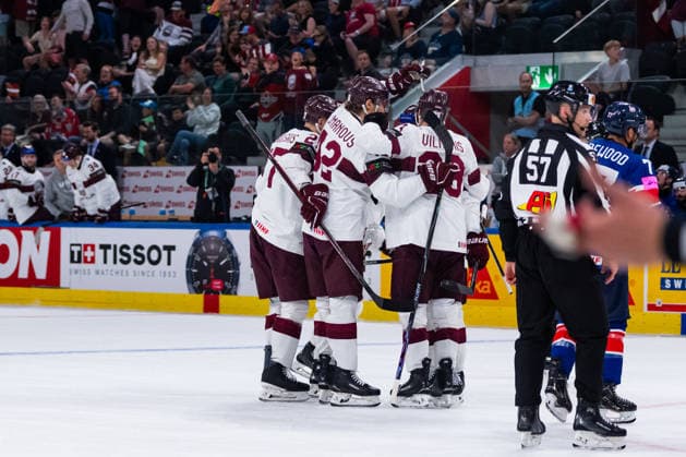 ZURICH, SWITZERLAND - MAY 24: Latvian Team during their 2:0 goal celebration during the Preliminary Round - Group A Match 43 between Great Britain and Latvia at the IIHF Ice hockey, Eishockey World Championship, WM, Weltmeisterschaft 2026, Swiss Life Arena on May 24, 2026 in Zurich, Switzerland. Zurich Switzerland Copyright: xTimoxSteinx