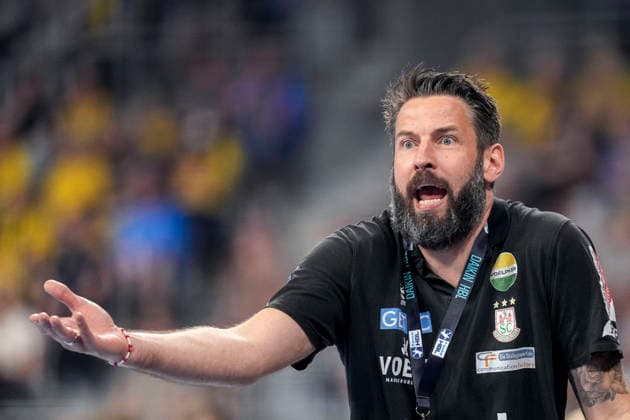 Bennet Wiegert coach, head coach, SCM , gives instructions, gestures, gesturing with arms, single picture, single photo, action, action, 24 05 2026, Mannheim Germany , Handball, Bundesliga, Rhein Neckar Löwen SC Magdeburg xozx